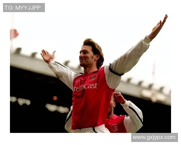 世界十大足球后卫球星盘点 传奇防线背后的伟大故事与成就