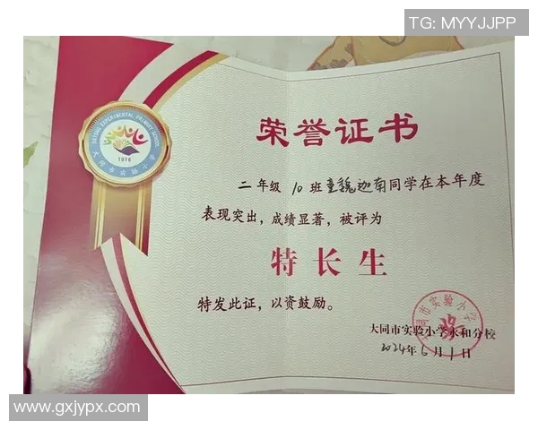 十岁才开始练足球却成为球星的励志故事，努力成就梦想的真实写照